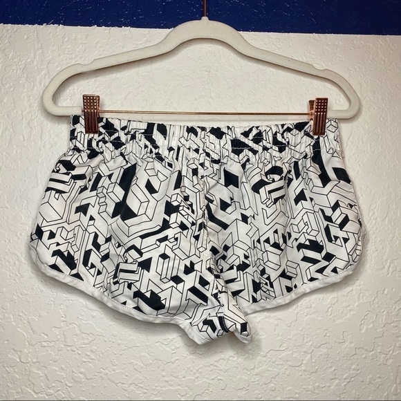 INGEAR Shorty Shorts! Size M - Picture 2 of 5